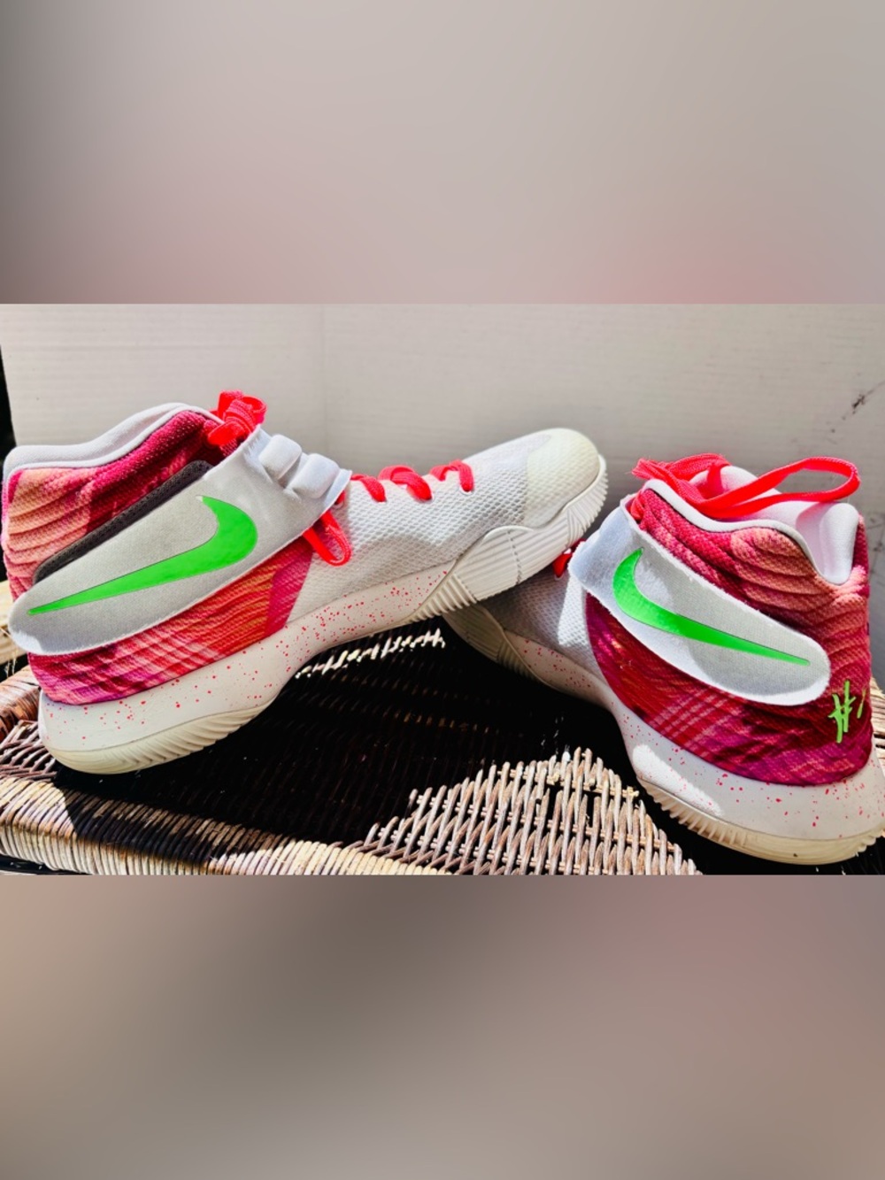 Nike Kyrie 2 (Krispy Kremes)
